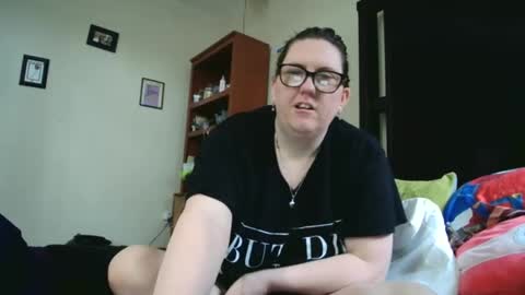 Snapshot of fuzzypeaches87 chatting on April 28, 4:12 pm fuzzypeaches87 online show from April 28, 4:12 pm