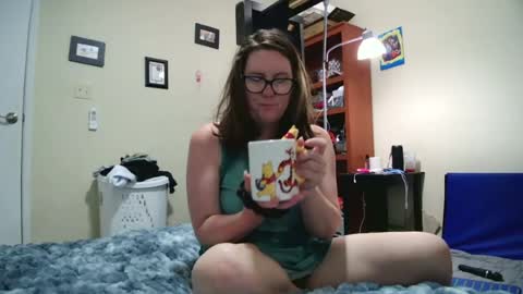 Snapshot of fuzzypeaches87 chatting on July 22, 4:21 pm fuzzypeaches87 online show from July 22, 4:21 pm