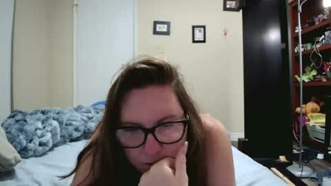 Snapshot of fuzzypeaches87 chatting on July 23, 3:54 pm fuzzypeaches87 online show from July 23, 3:54 pm