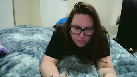 Snapshot of fuzzypeaches87 chatting on July 24, 4:27 pm fuzzypeaches87 online show from July 24, 4:27 pm