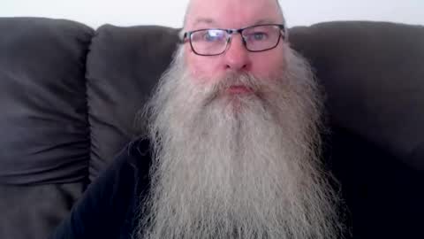 Snapshot of fuzzzman chatting on February 8, 3:19 am Mark online show from February 8, 3:19 am
