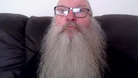 Snapshot of fuzzzman chatting on February 8, 6:22 am Mark online show from February 8, 6:22 am