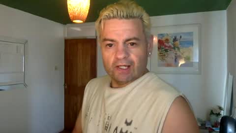 Snapshot of fvmendoza chatting on June 19, 6:51 am fvmendoza online show from June 19, 6:51 am