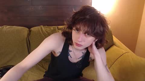 Snapshot of g1vememoney chatting on February 25, 3:32 pm Ian online show from February 25, 3:32 pm