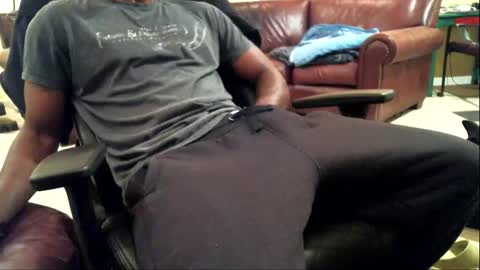 Snapshot of gabbc18 chatting on November 30, 4:05 am James online show from November 30, 4:05 am