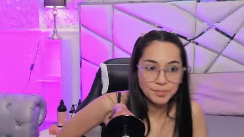 gabbieskinny online show from June 14, 12:30 am