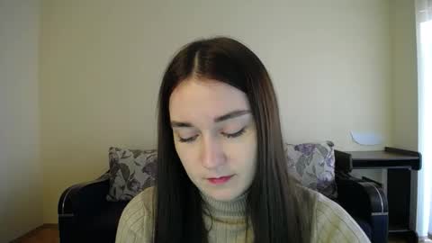 Snapshot of gabby_di chatting on December 2, 11:45 am Jaklin online show from December 2, 11:45 am