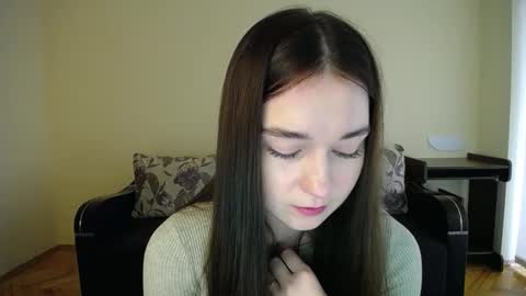 Snapshot of gabby_di chatting on December 4, 8:12 am Jaklin online show from December 4, 8:12 am