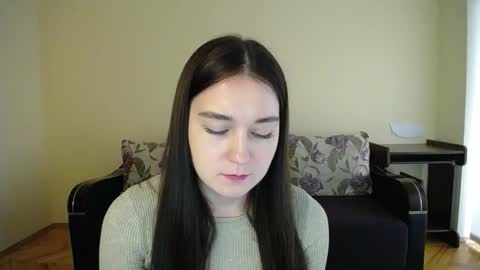 Snapshot of gabby_di chatting on December 4, 11:19 am Jaklin online show from December 4, 11:19 am
