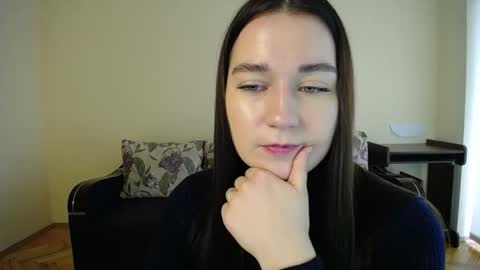 Snapshot of gabby_di chatting on December 5, 8:33 am Jaklin online show from December 5, 8:33 am