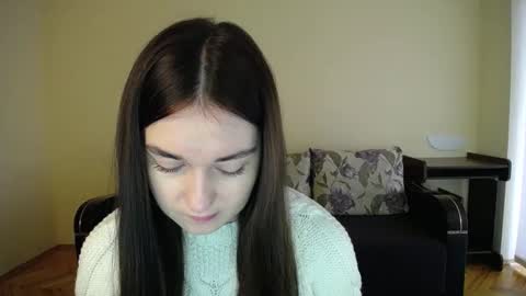 Snapshot of gabby_di chatting on December 6, 8:59 am Jaklin online show from December 6, 8:59 am