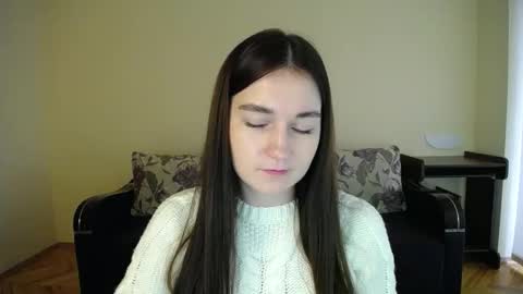 Snapshot of gabby_di chatting on December 6, 12:05 pm Jaklin online show from December 6, 12:05 pm