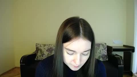 Snapshot of gabby_di chatting on December 8, 12:08 pm Jaklin online show from December 8, 12:08 pm