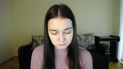 Snapshot of gabby_di chatting on December 9, 8:55 am Jaklin online show from December 9, 8:55 am
