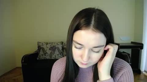 Snapshot of gabby_di chatting on December 9, 12:19 pm Jaklin online show from December 9, 12:19 pm