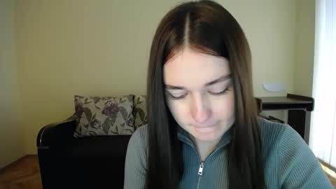 Snapshot of gabby_di chatting on December 10, 9:12 am Jaklin online show from December 10, 9:12 am