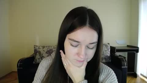 Snapshot of gabby_di chatting on December 12, 9:19 am Jaklin online show from December 12, 9:19 am