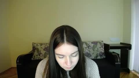 Snapshot of gabby_di chatting on December 12, 12:44 pm Jaklin online show from December 12, 12:44 pm