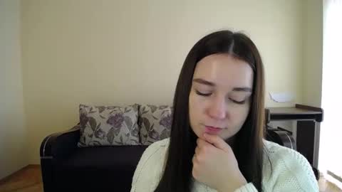 Snapshot of gabby_di chatting on December 13, 9:24 am Jaklin online show from December 13, 9:24 am