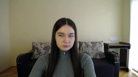 Snapshot of gabby_di chatting on December 14, 8:45 am Jaklin online show from December 14, 8:45 am