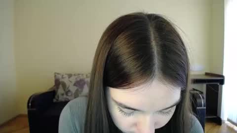 Snapshot of gabby_di chatting on December 14, 12:01 pm Jaklin online show from December 14, 12:01 pm
