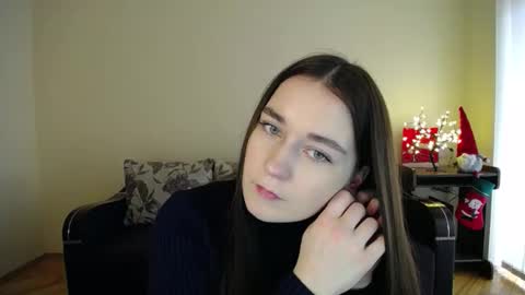 Snapshot of gabby_di chatting on December 15, 8:30 am Jaklin online show from December 15, 8:30 am