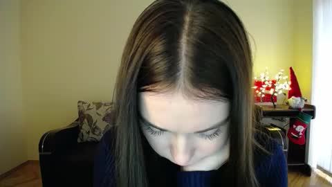 Snapshot of gabby_di chatting on December 15, 11:45 am Jaklin online show from December 15, 11:45 am