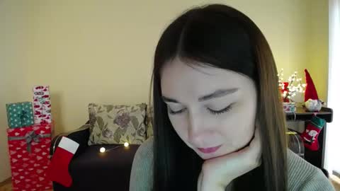 Snapshot of gabby_di chatting on December 16, 12:16 pm Jaklin online show from December 16, 12:16 pm