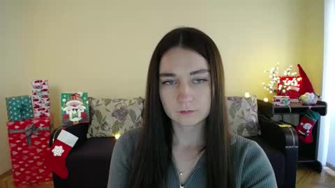 Snapshot of gabby_di chatting on December 18, 12:07 pm Jaklin online show from December 18, 12:07 pm