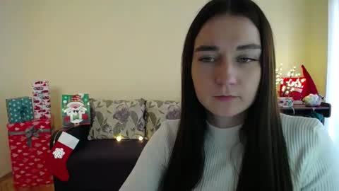 Snapshot of gabby_di chatting on December 19, 9:51 am Jaklin online show from December 19, 9:51 am