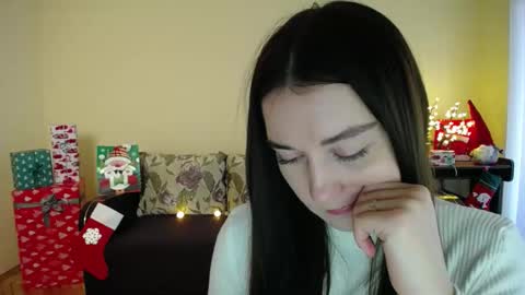 Snapshot of gabby_di chatting on December 19, 1:29 pm Jaklin online show from December 19, 1:29 pm