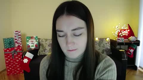 Snapshot of gabby_di chatting on December 20, 12:38 pm Jaklin online show from December 20, 12:38 pm