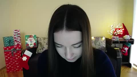 Snapshot of gabby_di chatting on December 21, 9:23 am Jaklin online show from December 21, 9:23 am