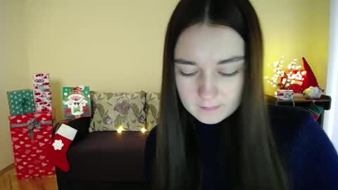 Snapshot of gabby_di chatting on December 21, 12:38 pm Jaklin online show from December 21, 12:38 pm
