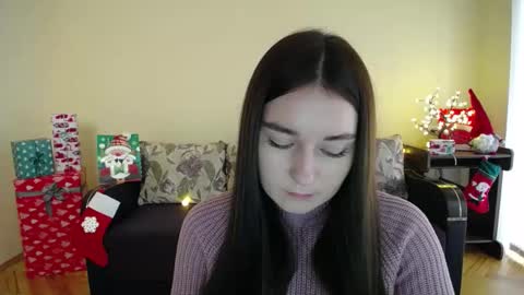 Snapshot of gabby_di chatting on December 22, 9:55 am Jaklin online show from December 22, 9:55 am