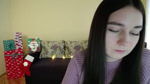 Snapshot of gabby_di chatting on December 22, 1:00 pm Jaklin online show from December 22, 1:00 pm