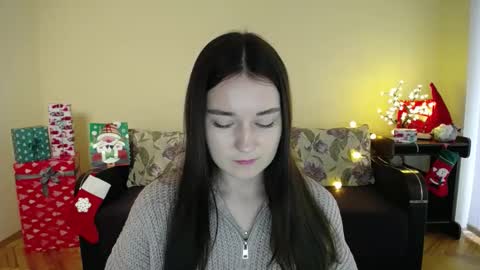 Snapshot of gabby_di chatting on December 23, 8:44 am Jaklin online show from December 23, 8:44 am