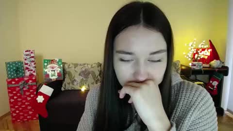 Snapshot of gabby_di chatting on December 23, 11:47 am Jaklin online show from December 23, 11:47 am