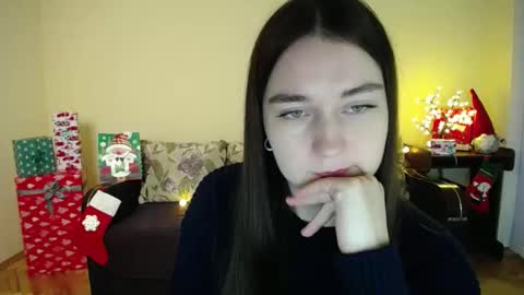 Snapshot of gabby_di chatting on December 24, 2:22 pm Jaklin online show from December 24, 2:22 pm