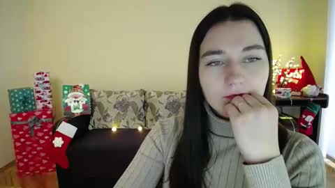 Snapshot of gabby_di chatting on December 26, 8:50 am Jaklin online show from December 26, 8:50 am