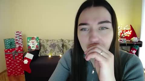 Snapshot of gabby_di chatting on December 28, 10:36 am Jaklin online show from December 28, 10:36 am