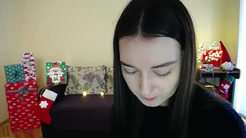 Snapshot of gabby_di chatting on January 2, 9:00 am Jaklin online show from January 2, 9:00 am