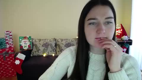 Snapshot of gabby_di chatting on January 4, 9:00 am Jaklin online show from January 4, 9:00 am