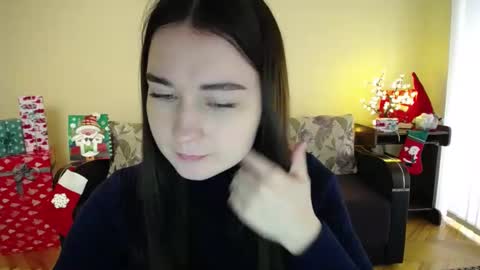 Snapshot of gabby_di chatting on January 8, 12:26 pm Jaklin online show from January 8, 12:26 pm