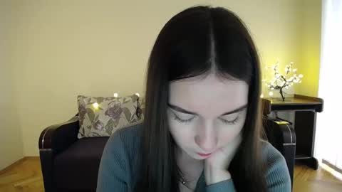 Snapshot of gabby_di chatting on January 9, 9:27 am Jaklin online show from January 9, 9:27 am