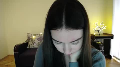 Snapshot of gabby_di chatting on January 9, 12:30 pm Jaklin online show from January 9, 12:30 pm