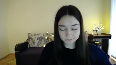 Snapshot of gabby_di chatting on January 11, 12:29 pm Jaklin online show from January 11, 12:29 pm