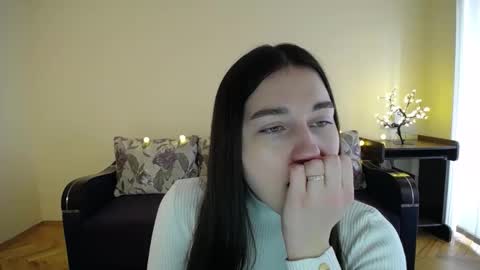 Snapshot of gabby_di chatting on January 19, 9:01 am Jaklin online show from January 19, 9:01 am