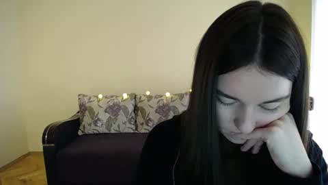 Snapshot of gabby_di chatting on January 21, 11:46 am Jaklin online show from January 21, 11:46 am