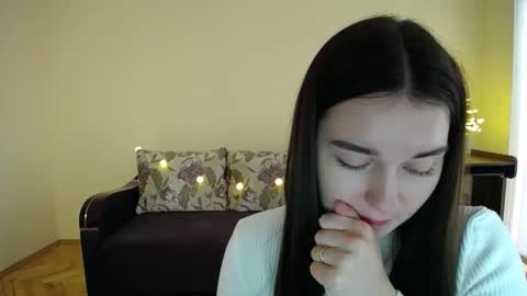 Snapshot of gabby_di chatting on January 28, 12:00 pm Jaklin online show from January 28, 12:00 pm